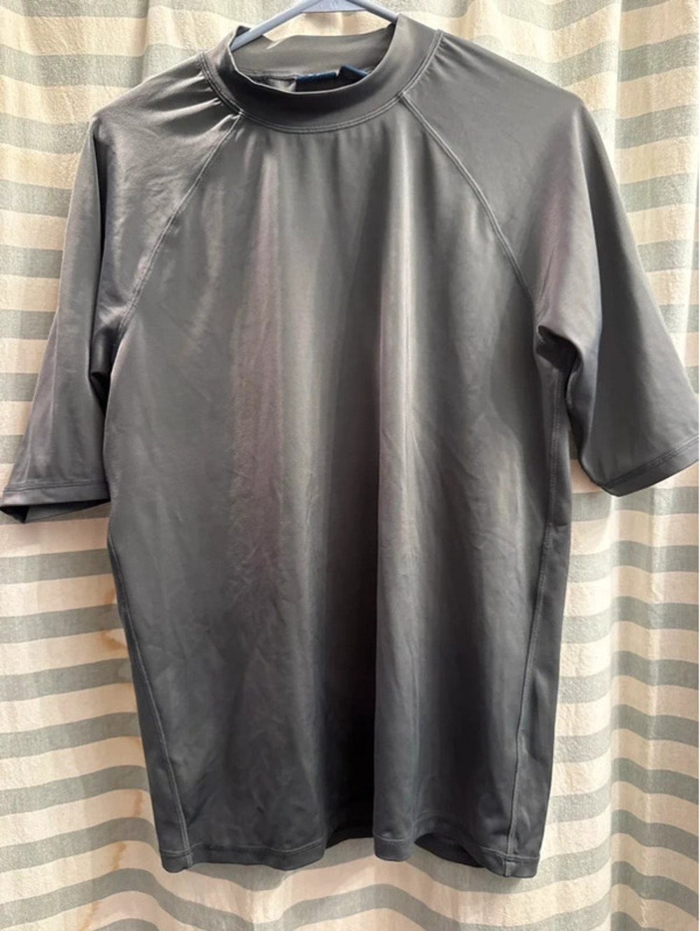 Kanu Surf Men’s Rash Guard size Medium